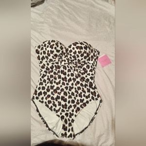 Kate Spade bathing suit. Never worn tried on with shorts XL